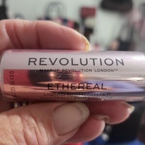 Revolution liquid highlighter